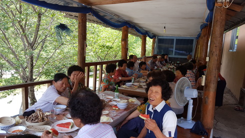 하동 휴심사 복날 8년째 보양음식 공양