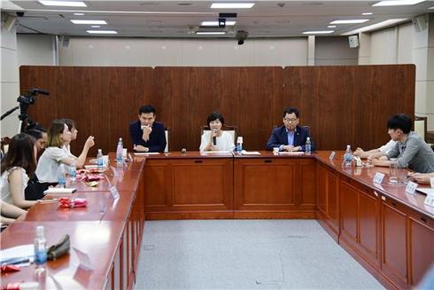 김미경 의원, ‘2017 세계청년 비정상회담’ 서울시의원과의 간담회 행사 참석