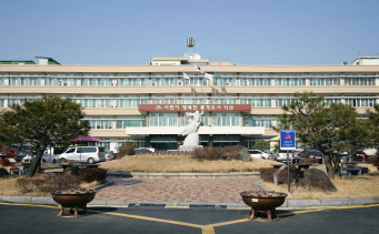 익산시립도서관 휴가철 맞이 여행관련 추천도서 전시