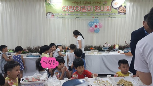맛있는 김치먹고, 튼튼한 어린이가 될래요！