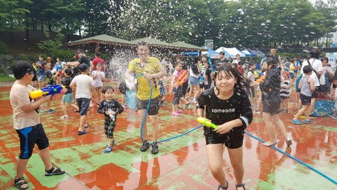 평내동 '자갈자갈 벼룩시장 및 물총축제'