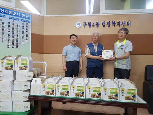 남동구 구월4동, 복지소외계층 어르신 건강한 여름을 지낼 수 있도록 한마음건강원 오미자즙 기탁