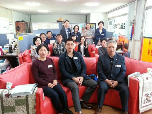 부동산거래 의뢰 시 공인중개사의 명찰을 확인하세요
