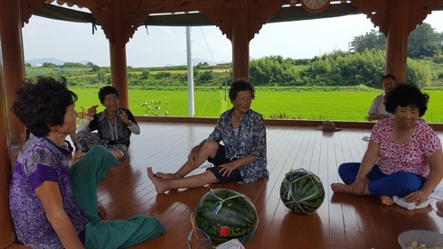 소성면, 어르신들의 건강한 여름나기 수박 나눔 행사 펼쳐
