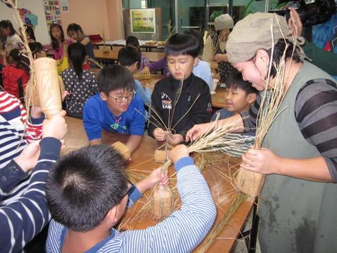 아이들이 직접 담근 간장·된장이 급식밥상에?