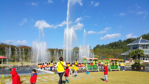 눈부신 봄의 선율에 춤추는 동궁원 음악분수 본격 가동