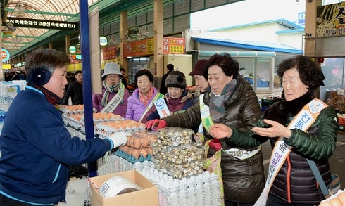 지역경제의 중심인 전통시장과 골목상권에 활기 불어 넣는다