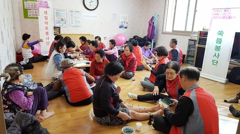 자원봉사단 경로당에 재능 나눔 봉사활동