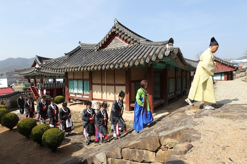 문묘석전 춘향제례 봉행