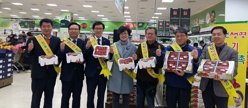 달콤새콤 '청원생명딸기’ 맛 좋구나！