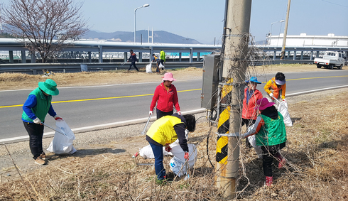 영취산 진달래축제 손님맞이 청결활동