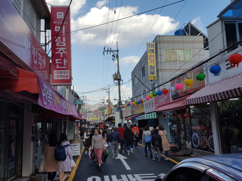 벚꽃 피니 전통시장 웃음꽃도 피어난다