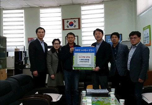 김포패션아울렛타운, 김포우리병원, 불우 학생 위해 장학금 릴레이 기탁