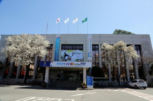 고사리 손으로 따는 싱싱한 딸기, 참 맛있어요！