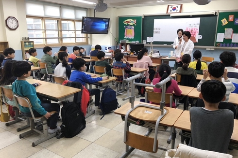 “점심식사 후 잇솔질로 건강한 치아를”