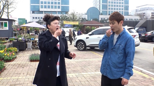 ‘전지적 참견 시점’ 이영자, 꽃시장에서 먹거리 쇼핑！