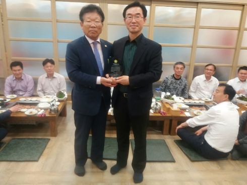 정현인 경제안전건설국장, 나주시의회로부터 감사패 수여받아