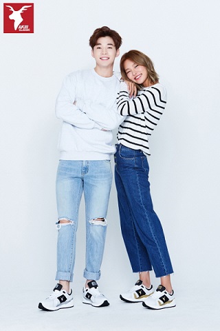 아키클래식 최초 남성 모델 ‘헨리’와 모델 ‘송해나’, 운동화 화보 공개해..