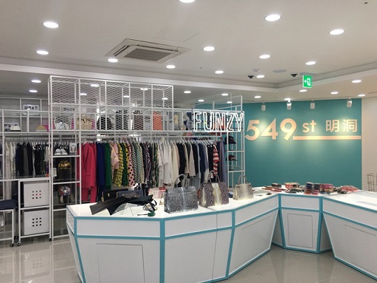 유니크한 콜라보레이션 '펀지 X 549st 편집샵' 명동에서 만나다