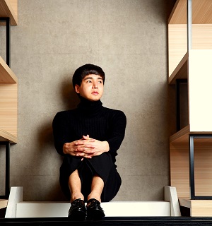 가수 신성훈, 사쿠란 엔터테인먼트와 계약