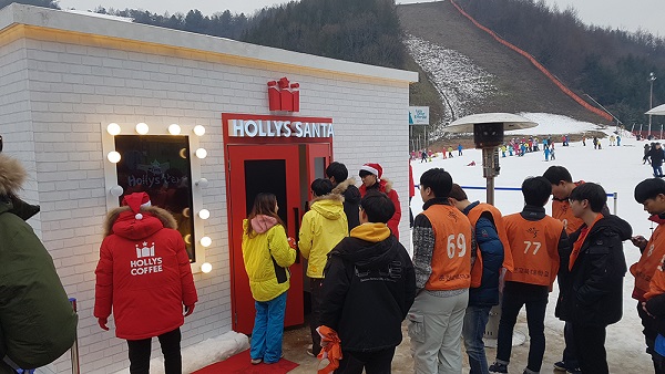 ‘커피로 따뜻함을 나누는 할리스산타’ 이벤트 진행