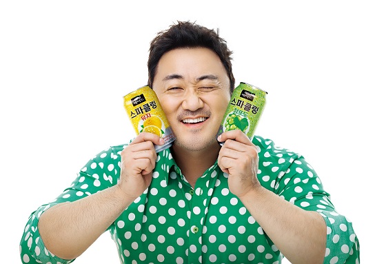 식음료업계, 이색 모델들로 소비자들의 마음을 사로잡다