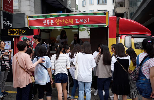 함안수박 프로모션, 시민 호평 속 ‘성료’