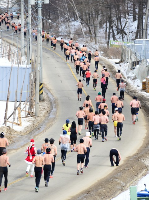 ‘제27회 대관령 눈꽃 국제 알몸마라톤 대회’ 개최