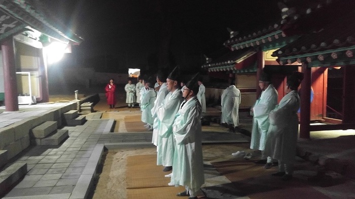 홍천향교 유림들, 겨울에도 한결같은 첫새벽 분향례