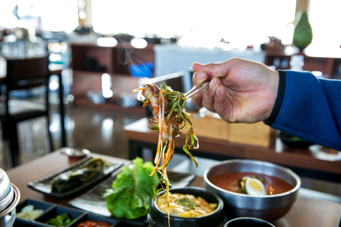 [그곳에가면 맛이 보인다] 중문 흑돼지 맛집 신선한 맛을 자랑해