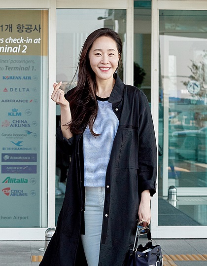 인천공항에도 봄이 오나 봄, 공항패션 완성한 엄지원