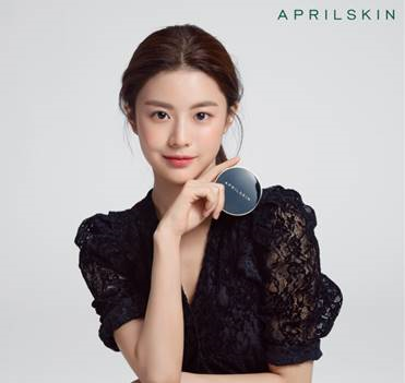 언제 어디서든 무결점 모찌 피부로 연출한다