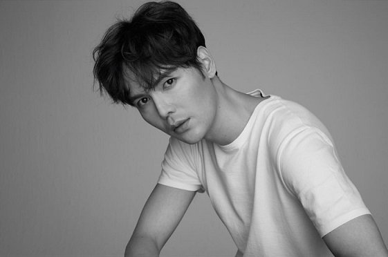 내 이름은 트로트’ 주연, 송지혁 ... ‘배우 이진욱 닮은 사진 화제