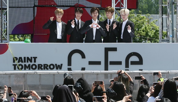 “NCT 드림, C 페스티벌 2019 개막식 무대 올라”