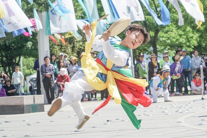 서울 한복판, 역대 최고의 놀이판이 펼쳐진다
