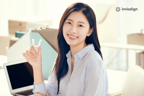 이제 가리지 말고 활짝 웃어보아요! ... 인비절라인, 캠페인 진행