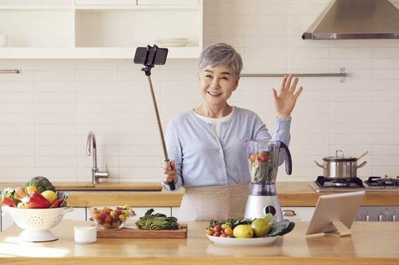 방송계 시니어 타깃 프로그램 인기…시니어 모델 기용 늘어