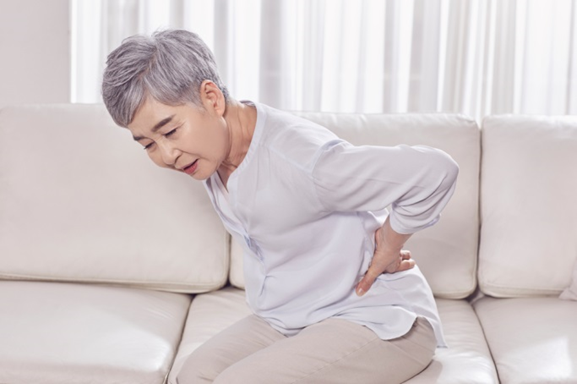 '요통'으로 생기는 허리 디스크·척추관 협착증·전방 전위증 구별법