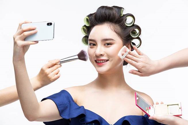 브이로그부터 준비하세요 ... N잡 시대, 브이로그 ‘겟레디위드미’ 인기