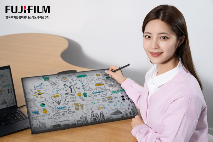 국내 최초 AI기반 360도 화상회의 카메라∙24인치 태블릿 모니터 출시