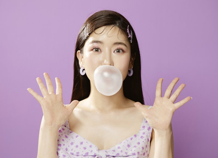 브이라인을 위한다면 딱딱하고 질긴 간식은 금물 ... 사각턱 된다