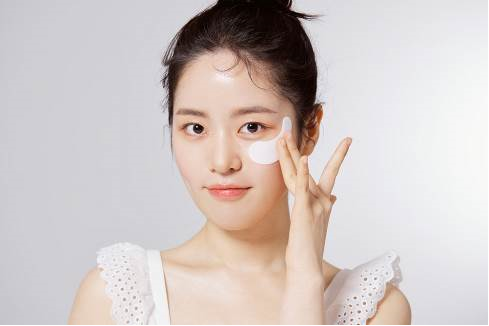 동안의 적 ‘아이백(Eye bag)’ 심해지기 전에 꾸준히 관리해야