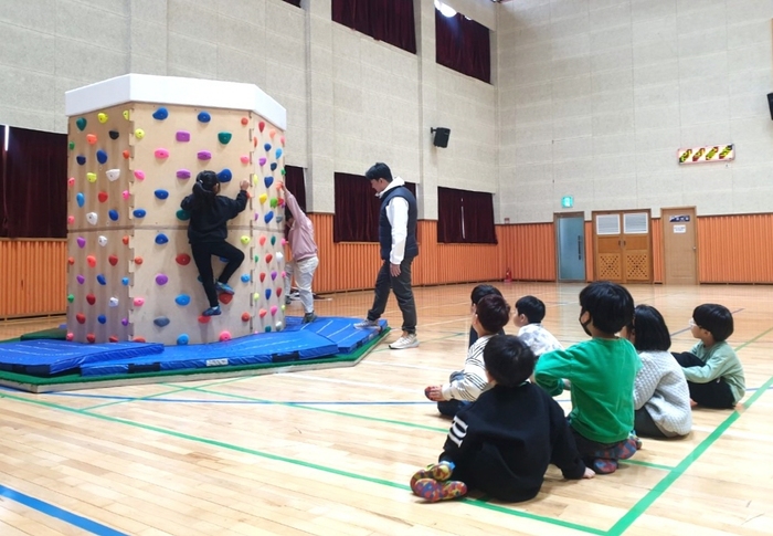 대한산악연맹, 늘봄학교 "꿈을 Climbing!" ...초등학교 1학년 맞춤 체육 프로그램 운영