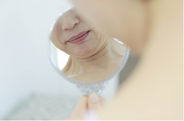 ‘동안의 적’ 이중턱 제거에 괄사 마사지∙다이어트가 도움