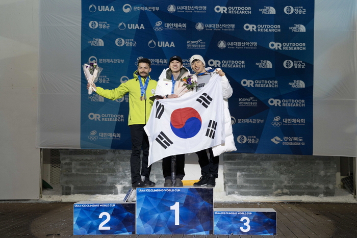 대한산악연맹, '2025 UIAA 청송 아이스클라이밍 월드컵 대회'서 대한민국 이영건 선수 금메달 획득!