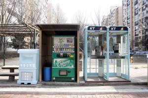 의류수거함, 쓰레기 통 신세 면해야