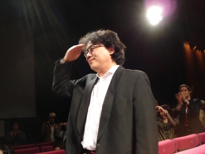 칸에서 인기 실감! 봉준호 감독