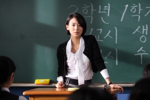 \'고死\' 까칠한 여선생 윤정희, 강철체력 발휘