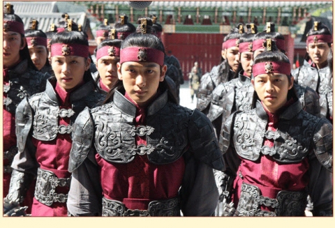 \'쌍화점\' 미소년 친위부대, 36인의 건룡위 전격공개