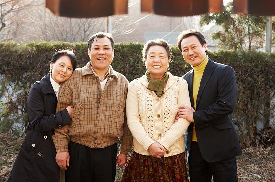 국민 배우 강부자, 우리 모두의 ‘친정엄마’로 무대에 서다!